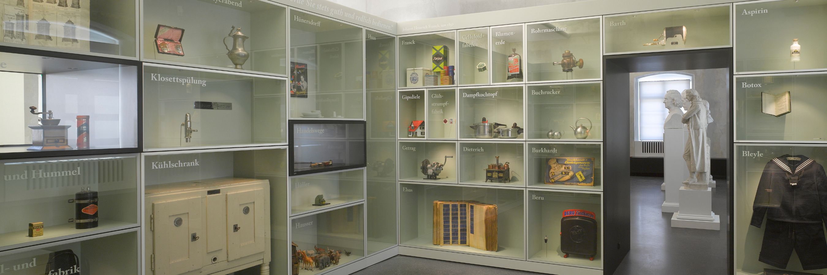 Ausstellungsregale im Ludwigsburg Museum