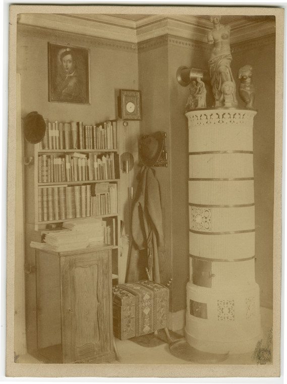 Ofen im Wohn- und Arbeitszimmer von Friedrich Theodor Vischer in seiner Stuttgarter Wohnung in der Keplerstraße 34
